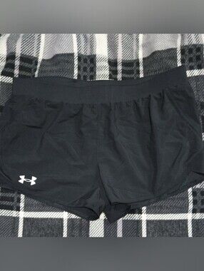 Under Armour Youth XLg Black Athletic Shorts Lightweight Elastic Waist